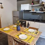 בית נופש Mini Maison Terrasse Vue Montagne Proche Puy Mary *