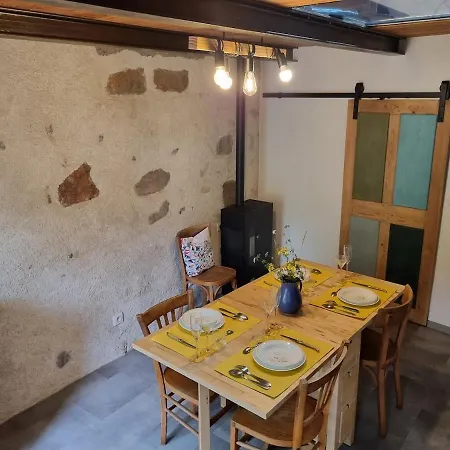 Mini Maison Terrasse Vue Montagne Proche Puy Mary Vakantiehuis *