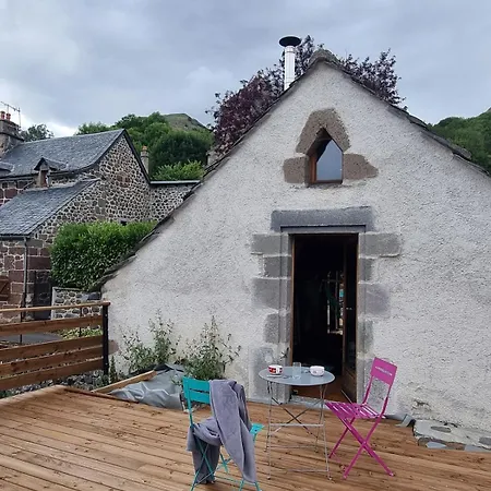 Mini Maison Terrasse Vue Montagne Proche Puy Mary Vakantiehuis *