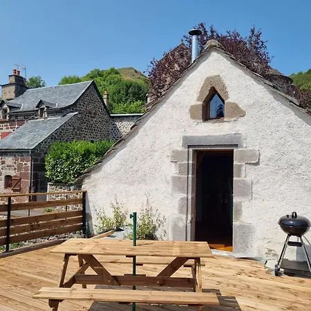 Mini Maison Terrasse Vue Montagne Proche Puy Mary Dienne (Cantal)