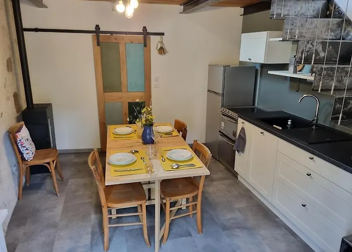 Mini Maison Terrasse Vue Montagne Proche Puy Mary Holiday home *