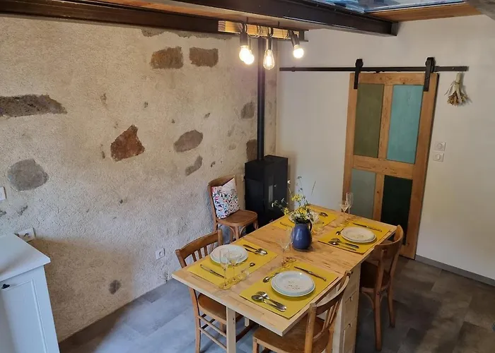 Mini Maison Terrasse Vue Montagne Proche Puy Mary Holiday home *