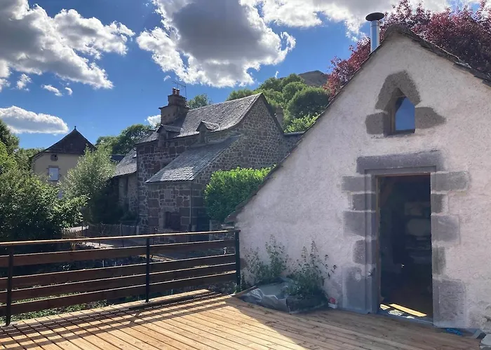 Mini Maison Terrasse Vue Montagne Proche Puy Mary Dienne (Cantal)