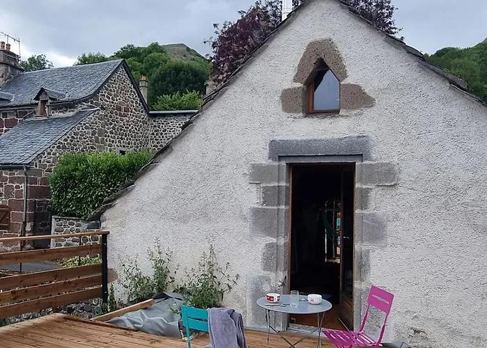 Mini Maison Terrasse Vue Montagne Proche Puy Mary Holiday home *